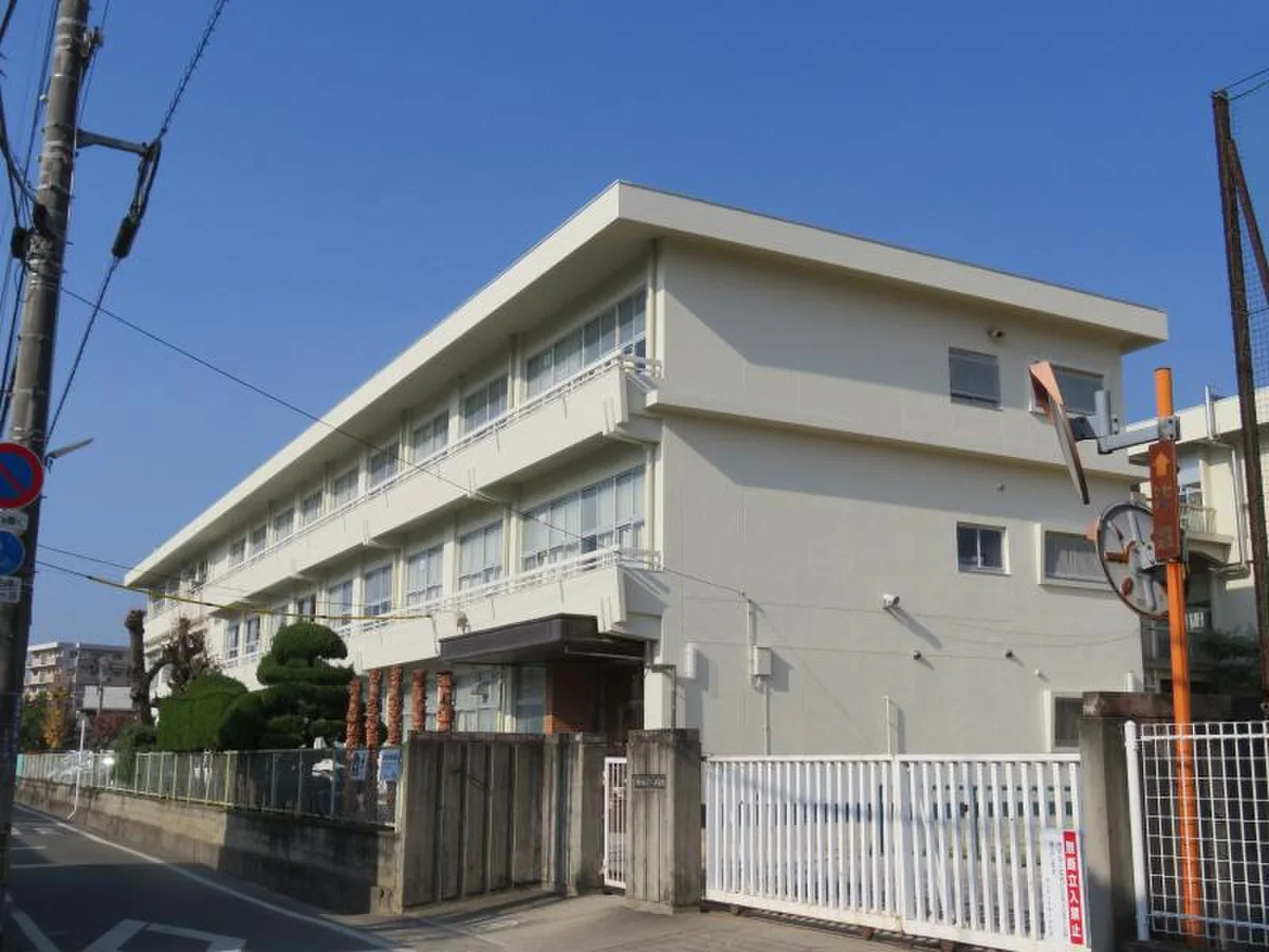 岡山市立宇野小学校の校舎外観
